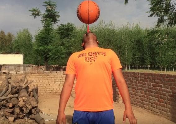 Tish cho‘tkasida basketbol to‘pini aylantirish bo‘yicha jahon rekordi yangilandi (video)
