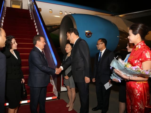 Shavkat Mirziyoyev Xitoyga yetib bordi