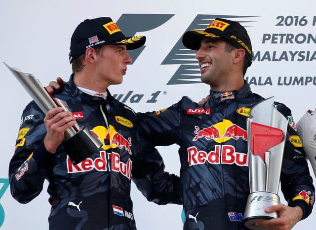 «Red Bull» pilotlari Hemiltonning masofadan chiqib ketishi evaziga Malayziyadagi Gran-prida g‘alabani nishonladi