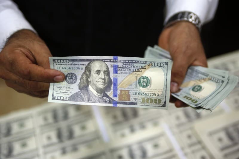2 000 dollargacha bo‘lgan summani olib chiqish va olib kirishda majburiy deklaratsiya bekor qilindi