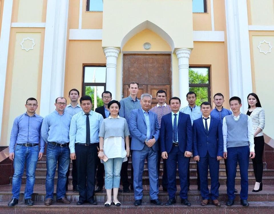Lola Karimova Islom Karimov fondining dastlabki ta'lim granti sohiblarini tanishtirdi