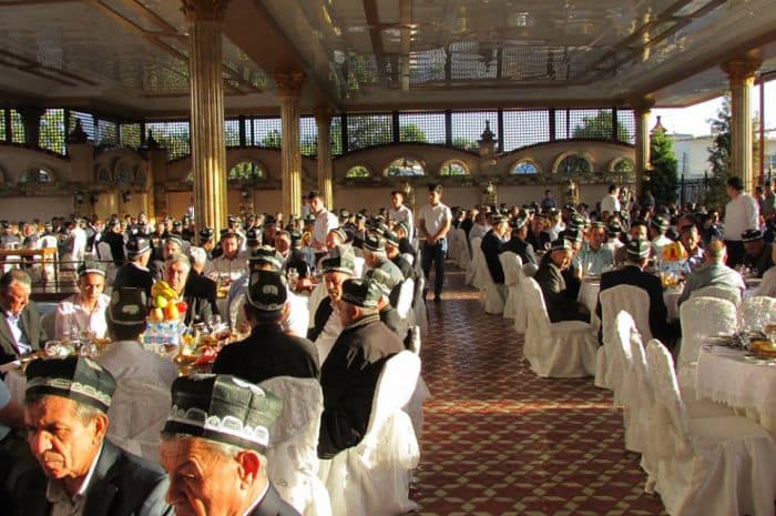Samarqandda prezident xotirasiga ehson oshi berildi