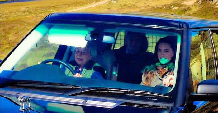 Ижтимоий тармоқда 90 ёшли Елизавета II Range Rover ҳайдаётгани тасвирланган сурат тарқалди