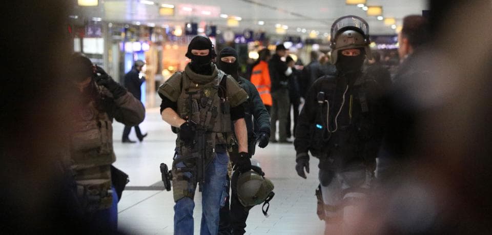 Germaniyada noma'lum shaxs bolta bilan odamlarga hujum qildi