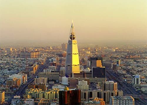 Amerikalik mashhur aktyor va teleboshlovchi Saudiya Arabistoniga tashrif buyuradilar 
