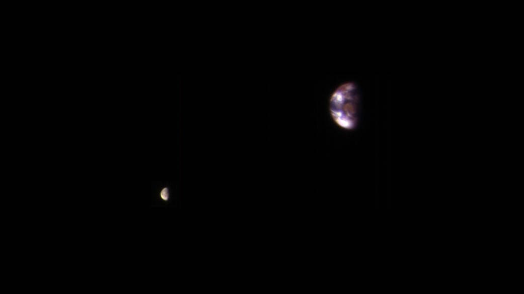 Mars orbitasidan olingan Yer surati namoyish etildi