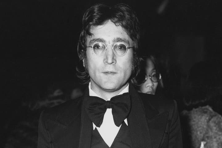 Jon Lennon o‘limidan biroz avval o‘z qotili uchun imzolagan plastinka 1,5 mln dollarga sotuvga qo‘yildi