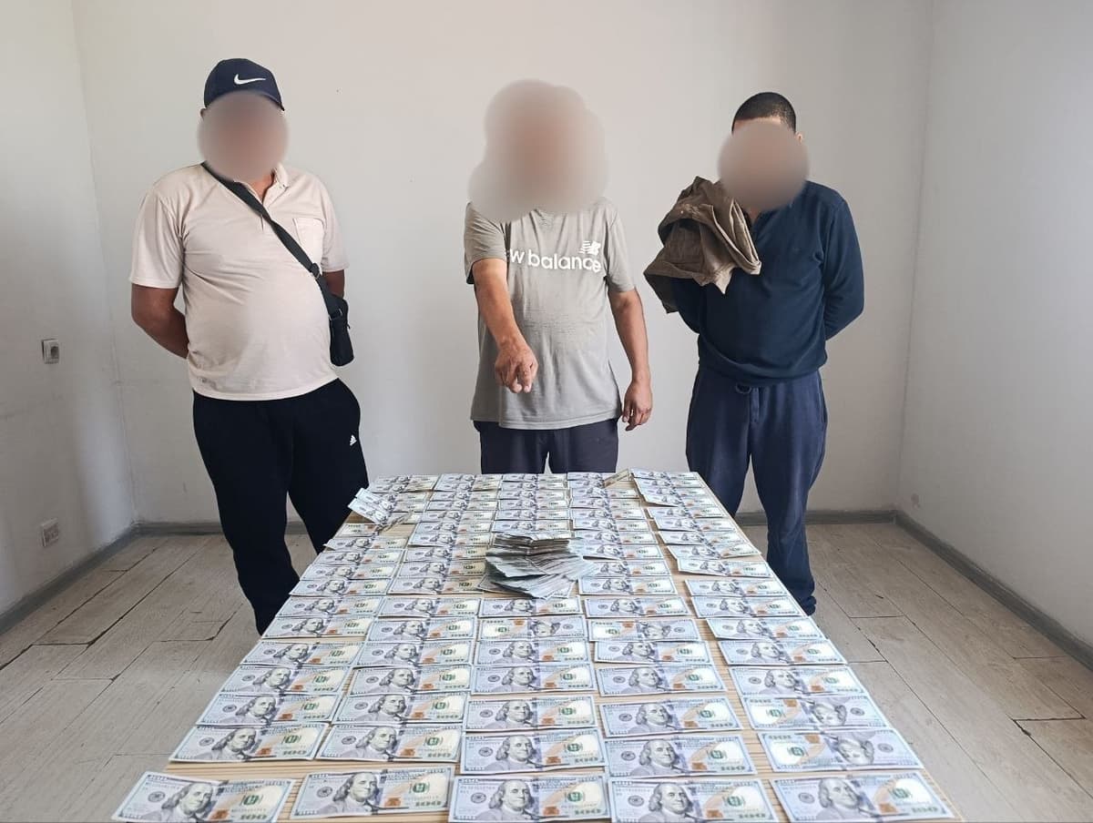 Андижонда 34 минг долларни чегарадан яширинча олиб чиқиб кетмоқчи бўлган шахс ушланди