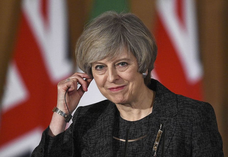 Мэй Макронни ғалаба билан табриклади ва Brexit’ни муҳокама қилди 