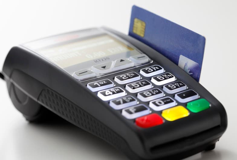 Qalovini topsang qor ham yonar: Toshkentdagi do‘konlar 1 martgacha 6 mingta terminal bilan jihozlanadigan bo‘ldi