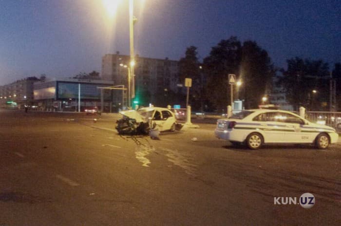 5 oktabr tongi. Toshkent chorrahalaridan birida svetofor yo‘qligi tufayli avtobus va yengil mashina to‘qnashib, bir inson halok bo‘ldi