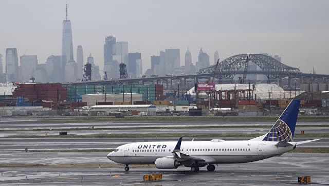 United Airlines рейсдан мажбуран тушириб юборилган шифокор билан келишувга эришди