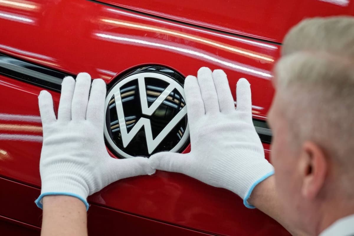 Volkswagen qariyb 50 ming ish oʻrnini qisqartiradi