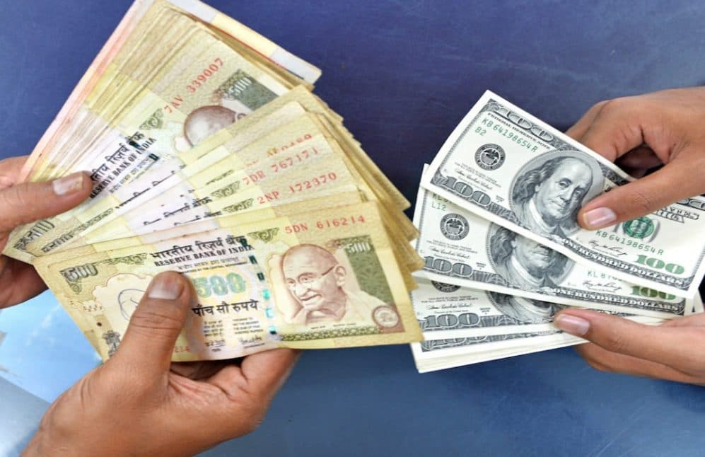 Hindistonda xorijliklarning dollarni rupiyga ayirboshlashi cheklab qo‘yildi