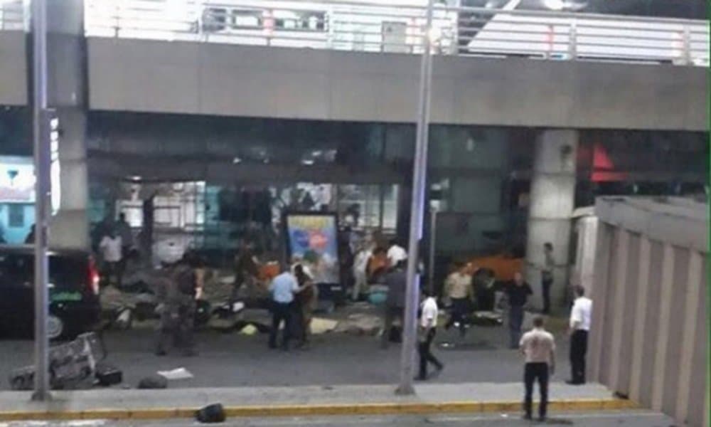 Istanbul shahridagi aeroportda portlash va otishma sodir bo‘ldi