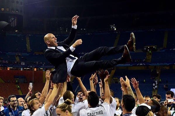 Zidan YeChLni yutgan ilk fransuz murabbiyga aylandi