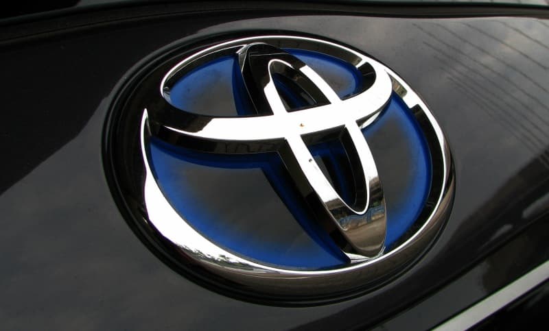Toyota antiqa dizaynli avtomobilni taqdim qiladi 