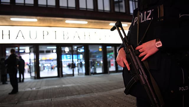 Germaniyada bolta bilan odamlarga tashlangan shaxs ruhiy xasta bo‘lishi mumkin