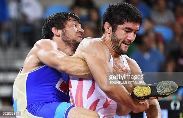 Erkin kurash. Ixtiyor Navro‘zov chorak finalga chiqdi