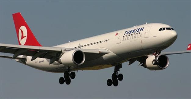 Turkiyada samolyotdan qolib ketgan yo‘lovchi unga chiqish ilinjida nomardlarcha ish tutdi   