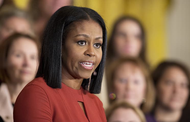 Mishel Obama: Barak 8 yil davomida bitta smoking kiydi