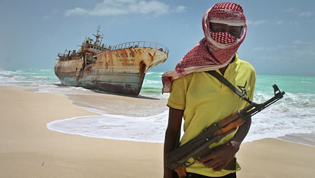 Somali qaroqchilari Hindiston savdo kemasini garovga oldi