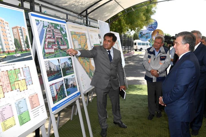 Shavkat Mirziyoyev Olmaliq shahrida qurilayotgan uylarni borib ko‘rdi