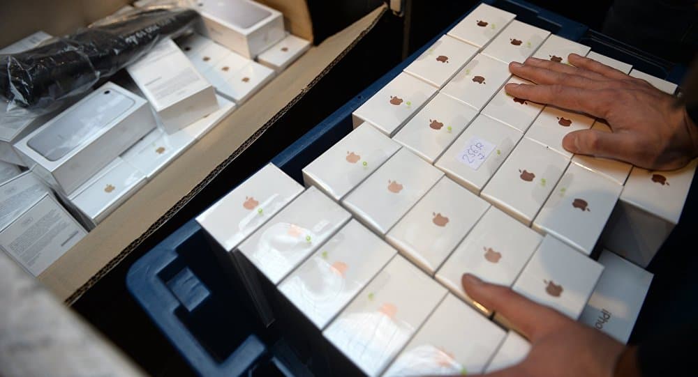 Toshkent aeroportida bir chamadon iPhone 7 olib kirmoqchi bo‘lganlar qo‘lga olindi
