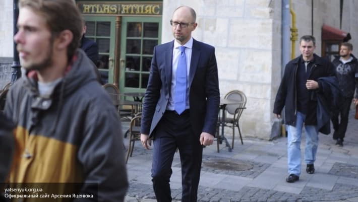Ukraina sobiq bosh vaziri Arseniy Yatsenyuk Vashingtonga yo‘l oldi 