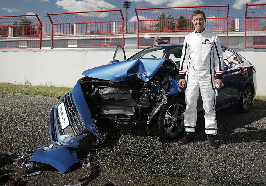 Video: Hyundai haqiqiy haydovchi bilan krash-test o‘tkazdi