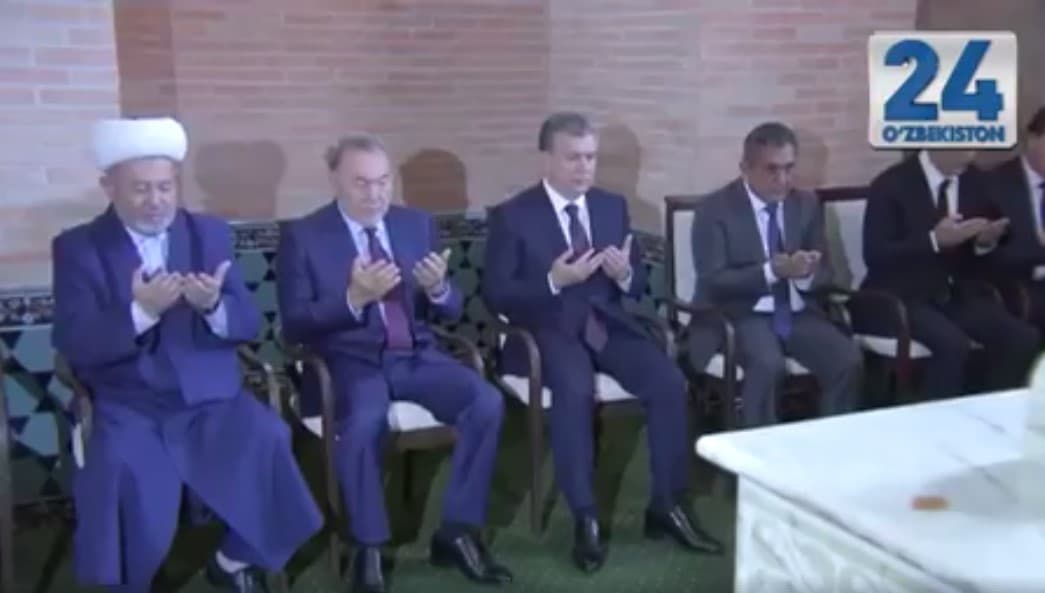 Shavkat Mirziyoyev hamda Nursulton Nazarboyev To‘labiy maqbarasini ziyorat qildi