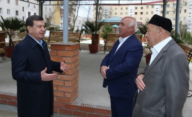 Prezident Toshkentning Yunusobod tumanidagi Uvaysiy mahallasida bo‘ldi