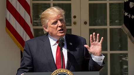 Bing қидирув тизими Трамп хабарларидаги АҚШ сўзини Россия деб таржима қилмоқда