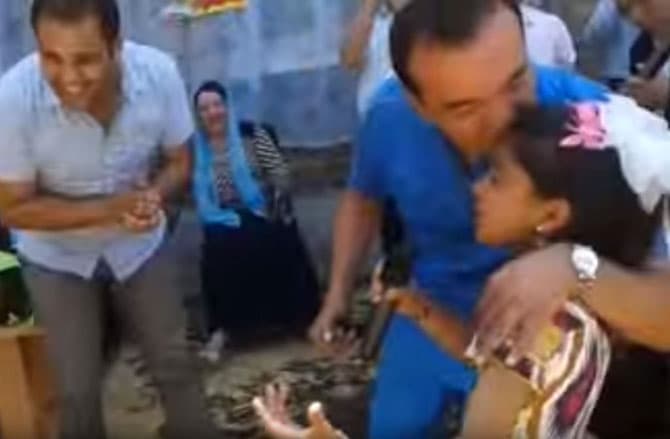 Marg‘ilonlik Roziyaxon ismli qizcha Ozodbekka jonli ijroda kuylashini ko‘rsatib qo‘ydi