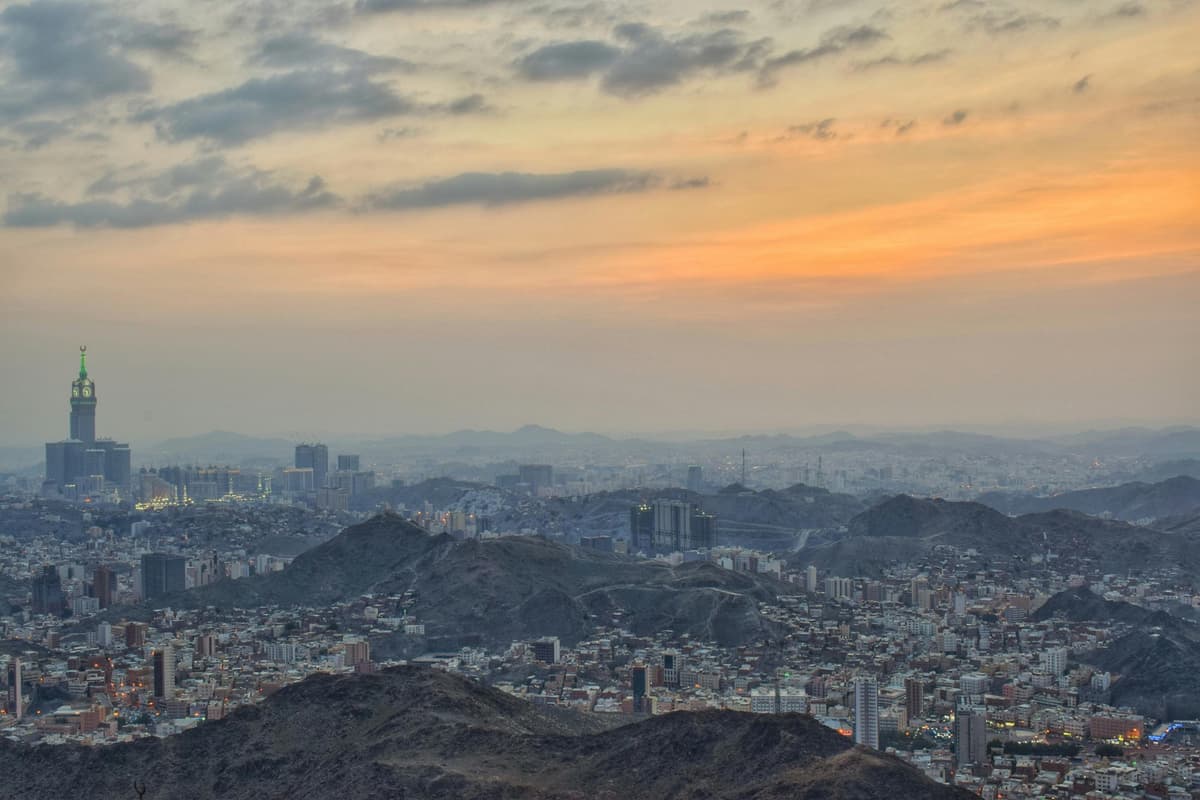 Saudiya Arabistoni: husiylar Makka tomonga uchirgan dron urib tushirildi