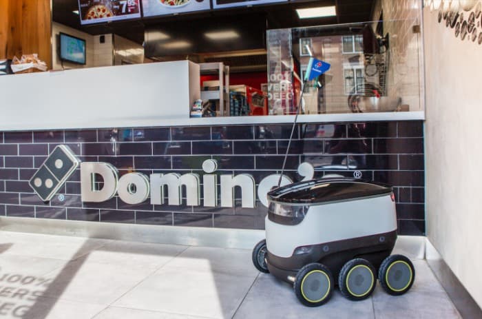 Germaniyada robotlar yordamida pitssa tashish yo‘lga qo‘yiladi