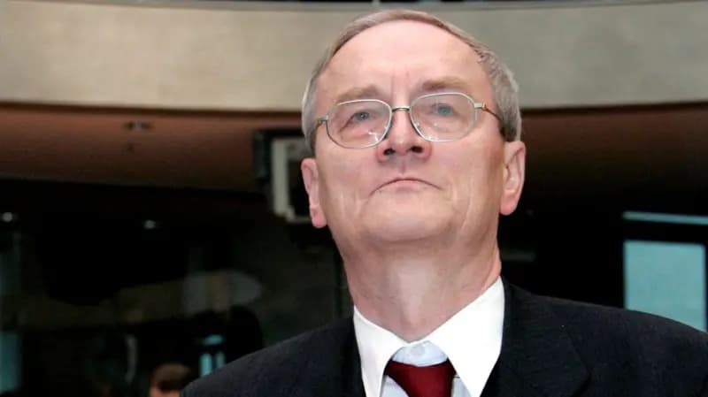 Германия разведкасининг собиқ раҳбари жосусликда гумон қилиниб ҳибсга олинди