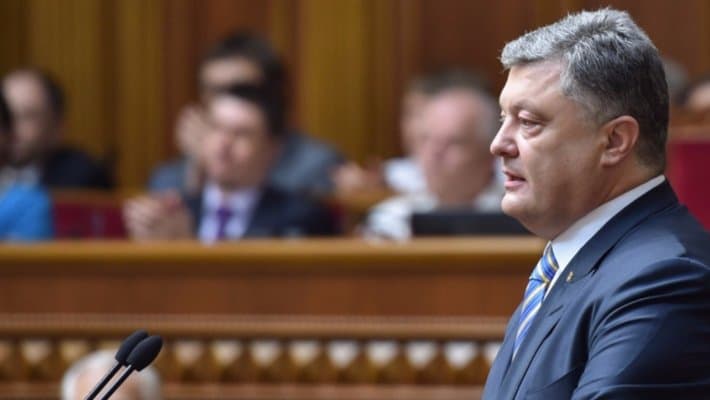 Poroshenko mahbuslar joniga oro kiruvchi qonunni imzoladi