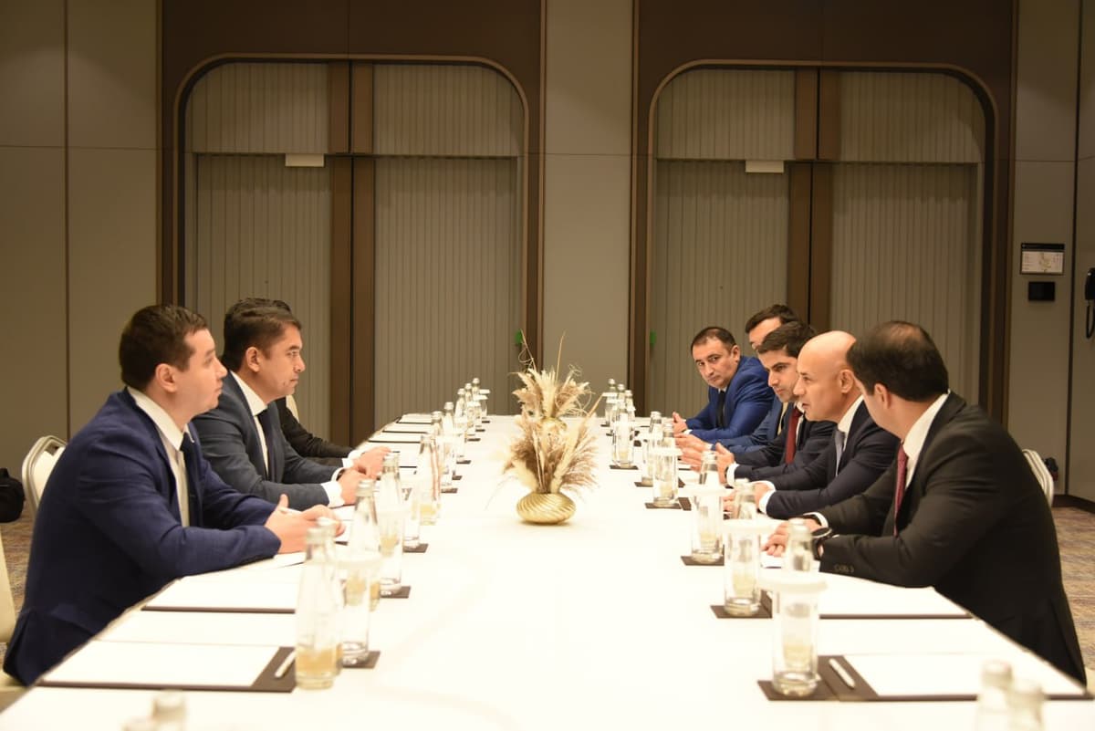 Uzbekistan and Azerbaijan consider joint production of motor and jet fuel