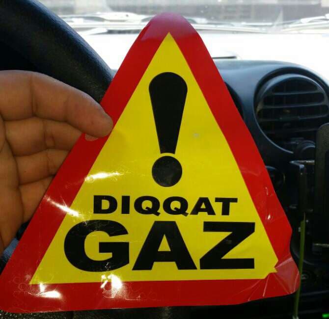 O‘zbekistonda gaz-ballon uskunasi o‘rnatilgan avtomobillar «Diqqat gaz» belgisi bilan ajratiladi