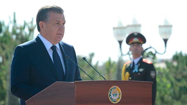 Shavkat Mirziyoyev Jizzaxda Sharof Rashidov haykali ochilishi marosimida ishtirok etdi