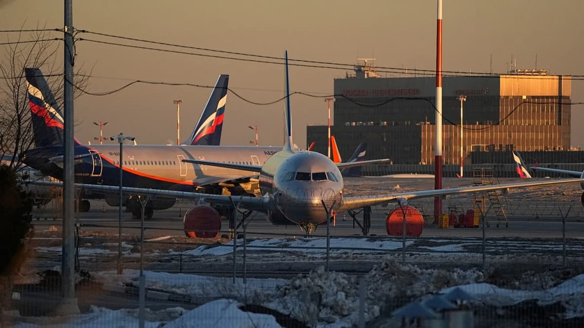Дронлар тунда яна Москва ва Петербургдаги аэропортлар фаолиятини тўхтатиб қўйди