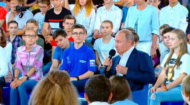 Putin razvedka maktabidagi laqabi va ijtimoiy tarmoqlardan foydalanishi haqida ma'lumot berdi