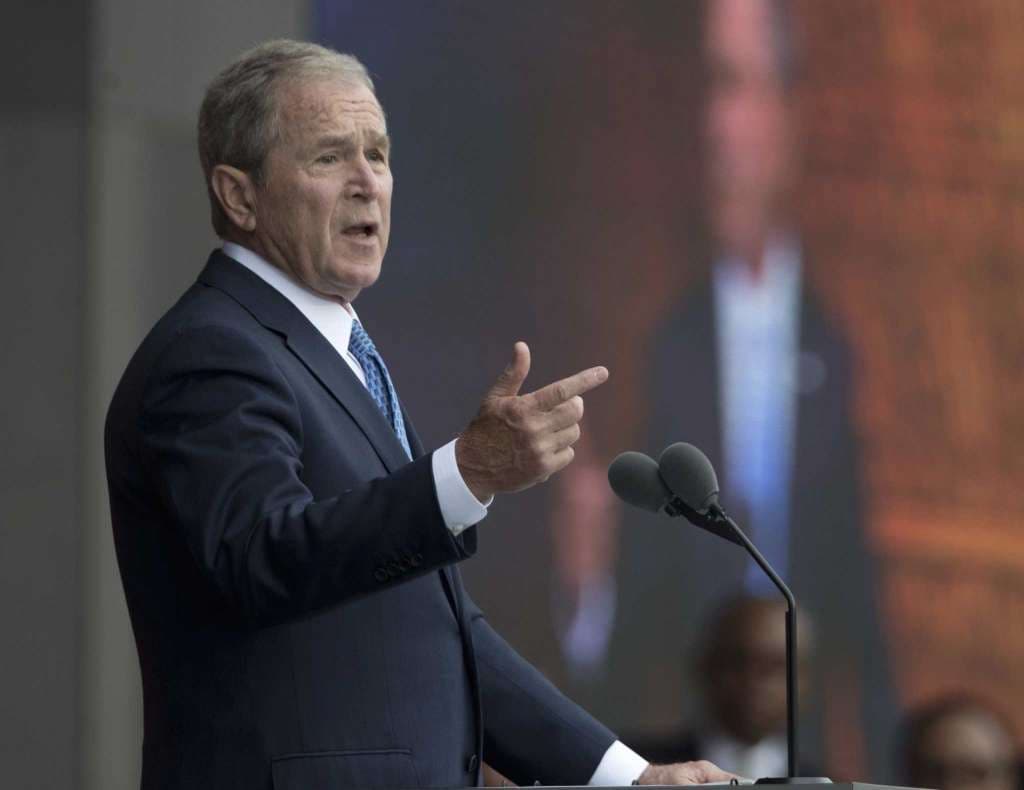 Kichik Jorj Bush Trampni tanqid qildi