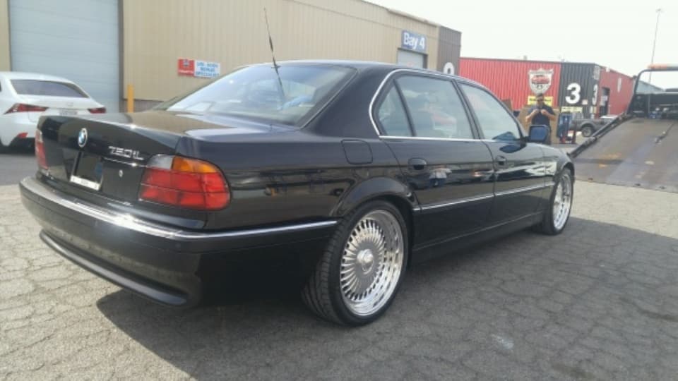 Tupak Shakur otib tashlangan BMW sotuvga qo‘yildi