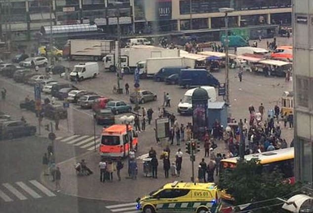 Finlyandiyada bir necha kishi odamlarga pichoq bilan hujum qildi