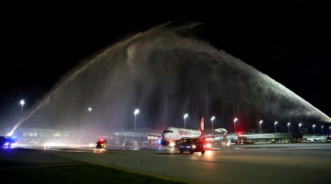 Fotojamlanma: Air Berlin’ning so‘nggi reysi qanday kuzatildi