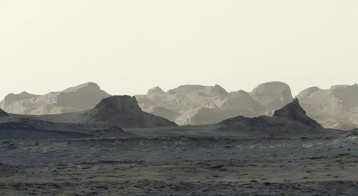 Марс тонги қандай кўринади? Curiosity ғайриоддий қояларни суратга олди