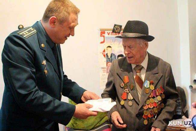 Maxsus intervyu: Urush qatnashchisi, IIB faxriy mayori 90 yoshli Afanasiy Ivanov xonadonida...