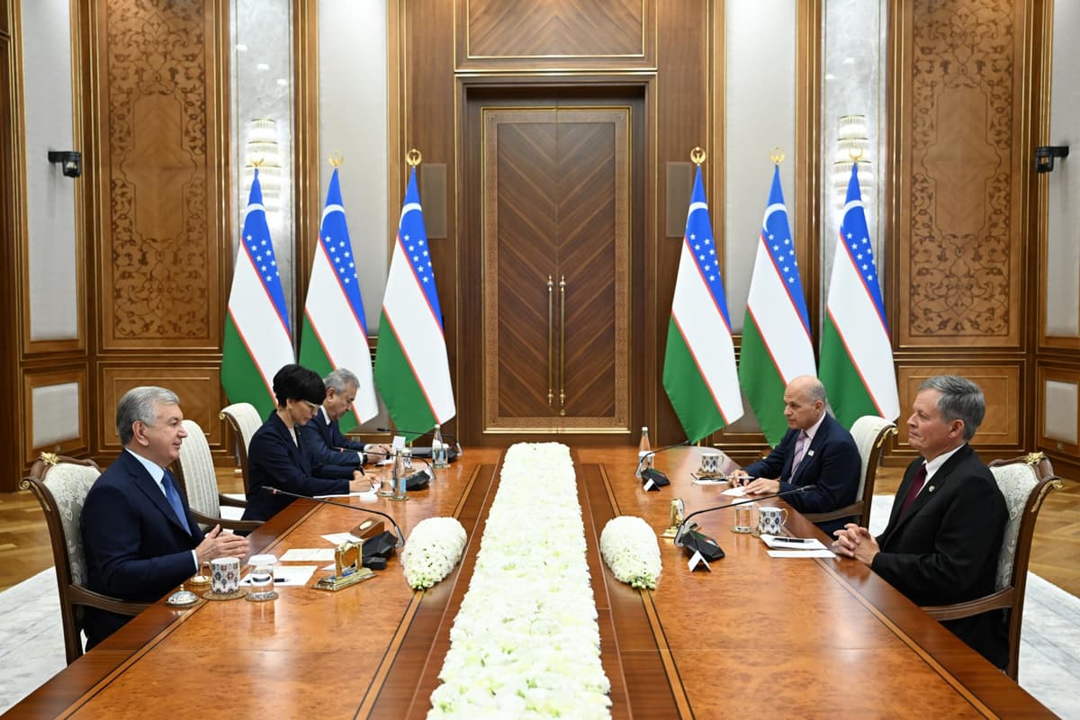 President Shavkat Mirziyoyev receives US Senator Steve Daines